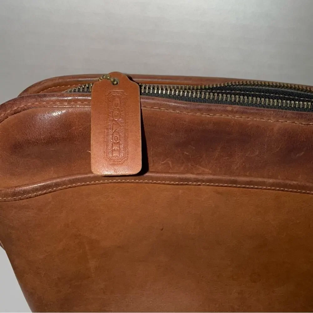 VINTAGE COACH classic brown, leather, brass hardware, designer Crossbody bag